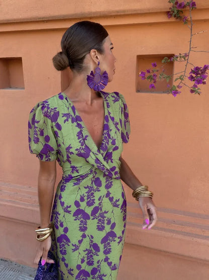 Stylish women's floral summer party dress, elegant design with puff sleeves and a chic V-neck.
