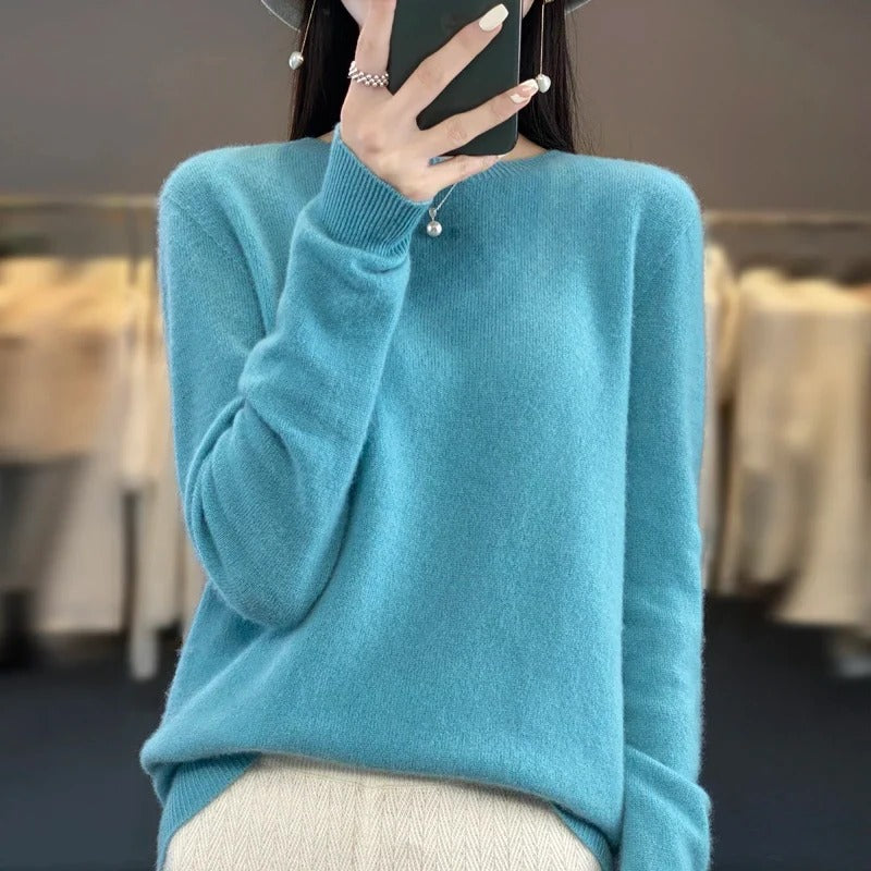 Cozy women's long sleeve sweater, elegant & comfortable. Versatile o-neck top for classic style everyday autumn fashion.