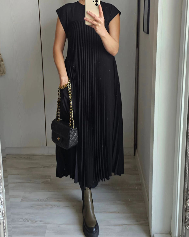 Classic women's long pleated maxi dress with a graceful flowing design, perfect for any elegant occasion.