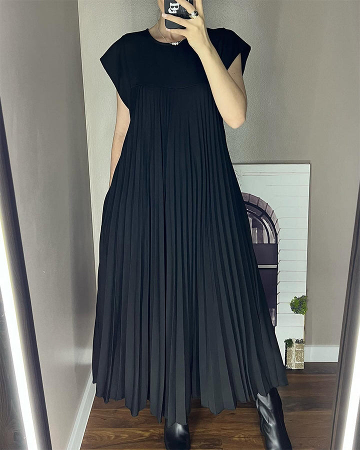 Beautiful long pleated dress for women, offering a comfortable and stylish flowing silhouette.