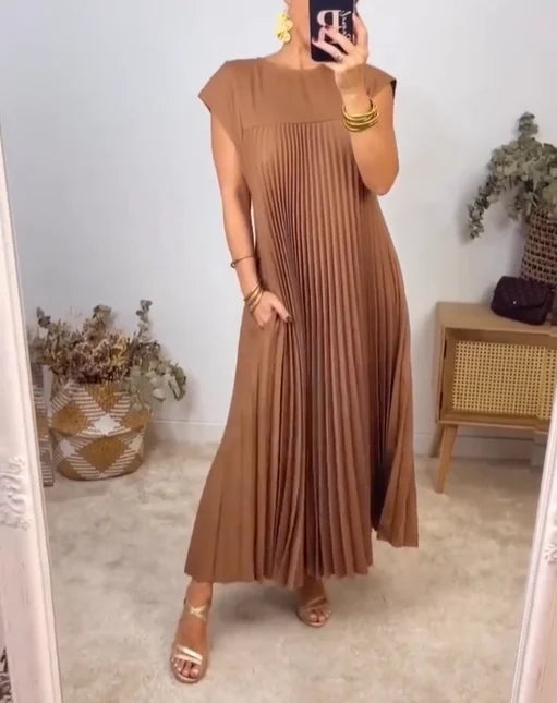 Flowing pleated maxi dress for women, offering a comfortable and chic elegant style in a vibrant color.