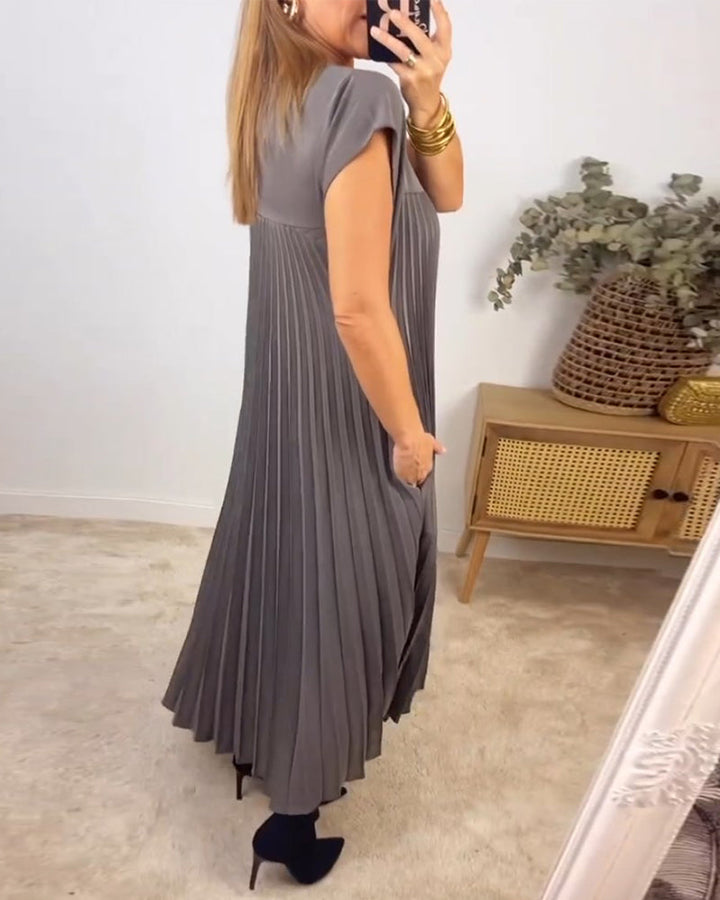 Pleated maxi dress for women, designed with a flowing fabric for a versatile and elegant summer look.