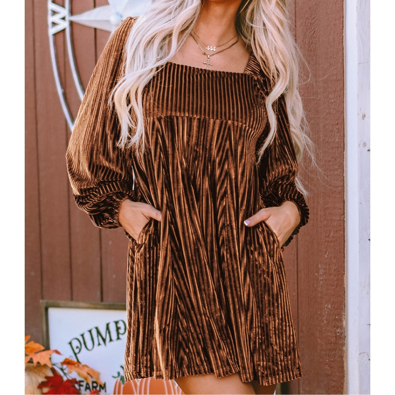 Feminine pleated midi dress with a flattering fit, an elegant choice for women's special events.
