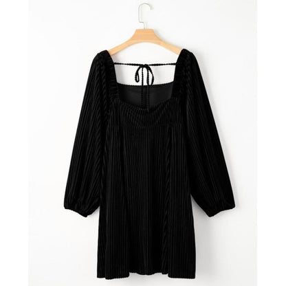 Flattering feminine fashion: Women's elegant pleated midi dress with square neck for evening wear.