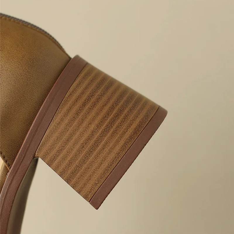 Elegant women's dress shoes: classic strap block heels for a sophisticated, comfortable style.