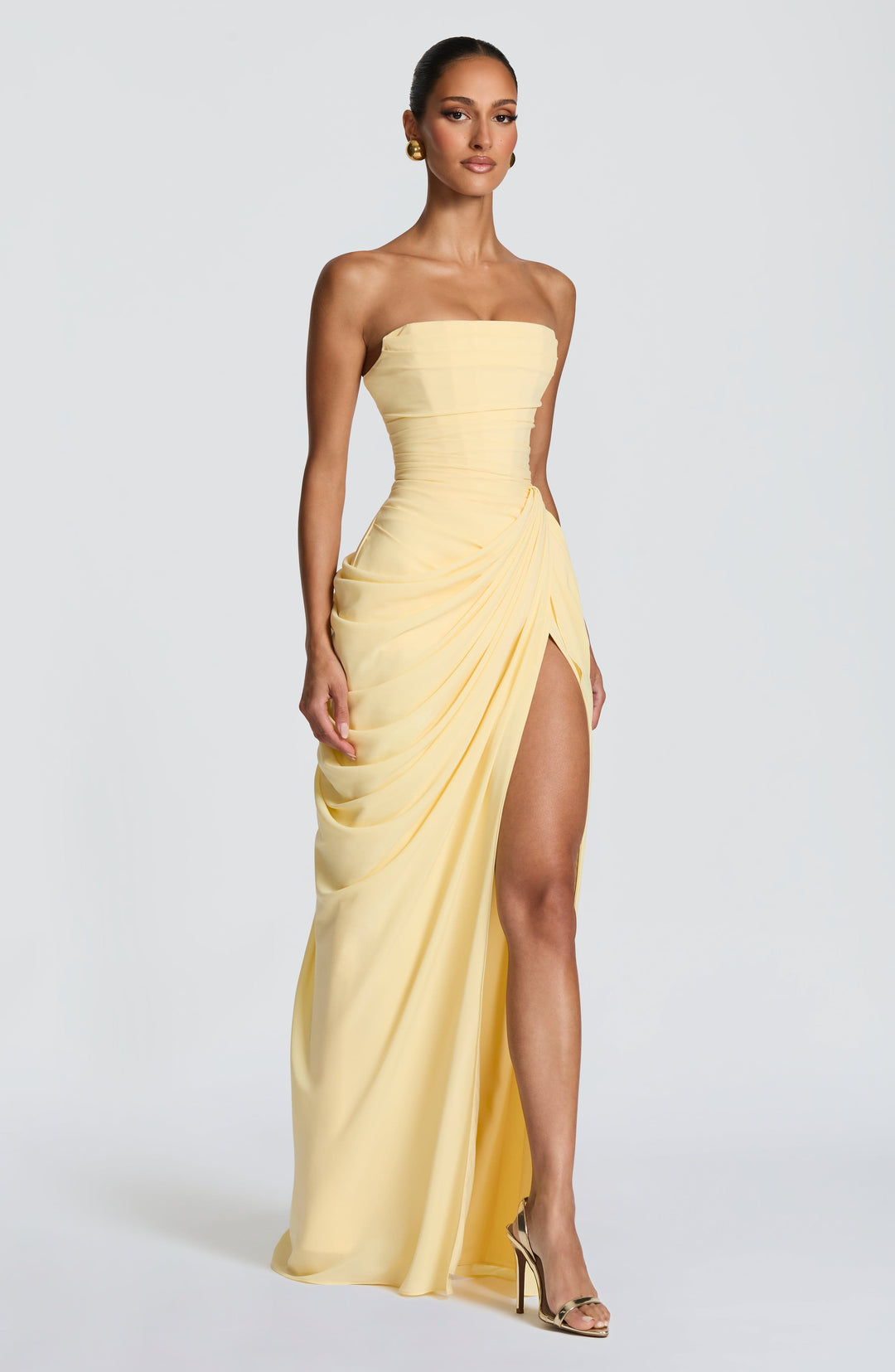 Yellow strapless maxi dress with a structured corset bodice, ideal for a party or elegant evening wear.