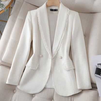 Sophisticated long-sleeve women's blazer, a modern classic with pearl buttons for elegant office fashion.