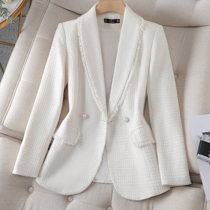 Sophisticated long-sleeve women's blazer, a modern classic with pearl buttons for elegant office fashion.