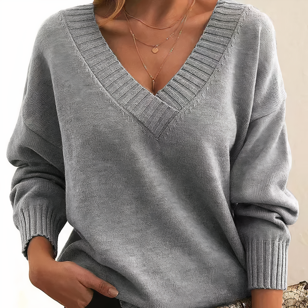 Elegant women's cashmere V-neck sweater, high-quality long-sleeve knitwear perfect for autumn & winter.