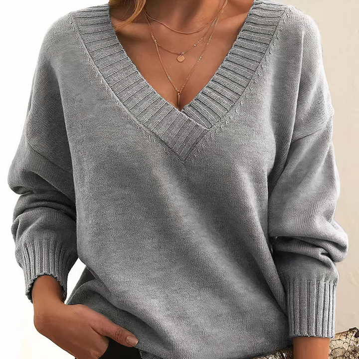 Elegant women's cashmere V-neck sweater, high-quality long-sleeve knitwear perfect for autumn & winter.