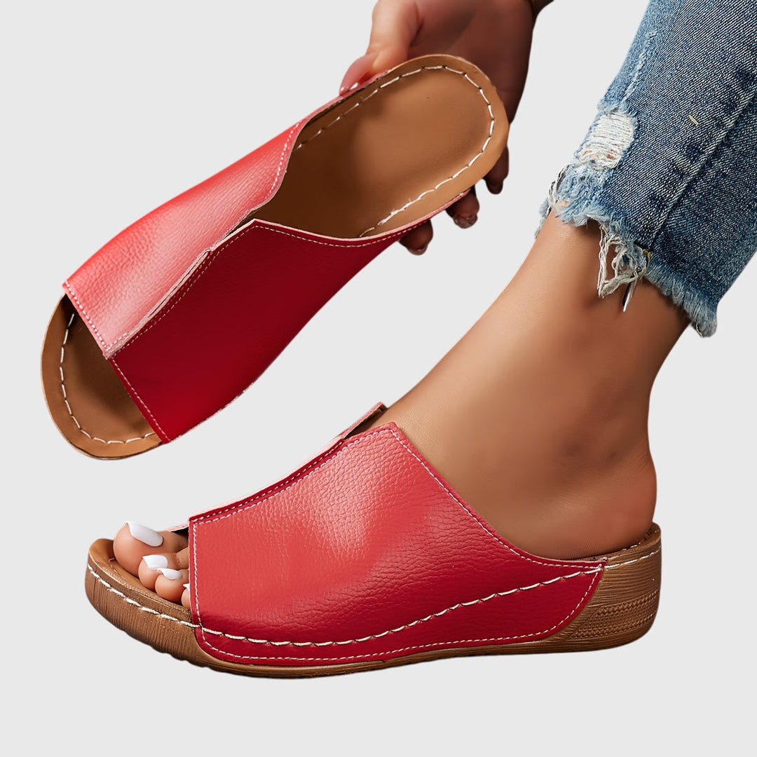 Comfortable women's walking sandals. Ergonomic open-toe flat design, perfect for summer casual wear & everyday style.