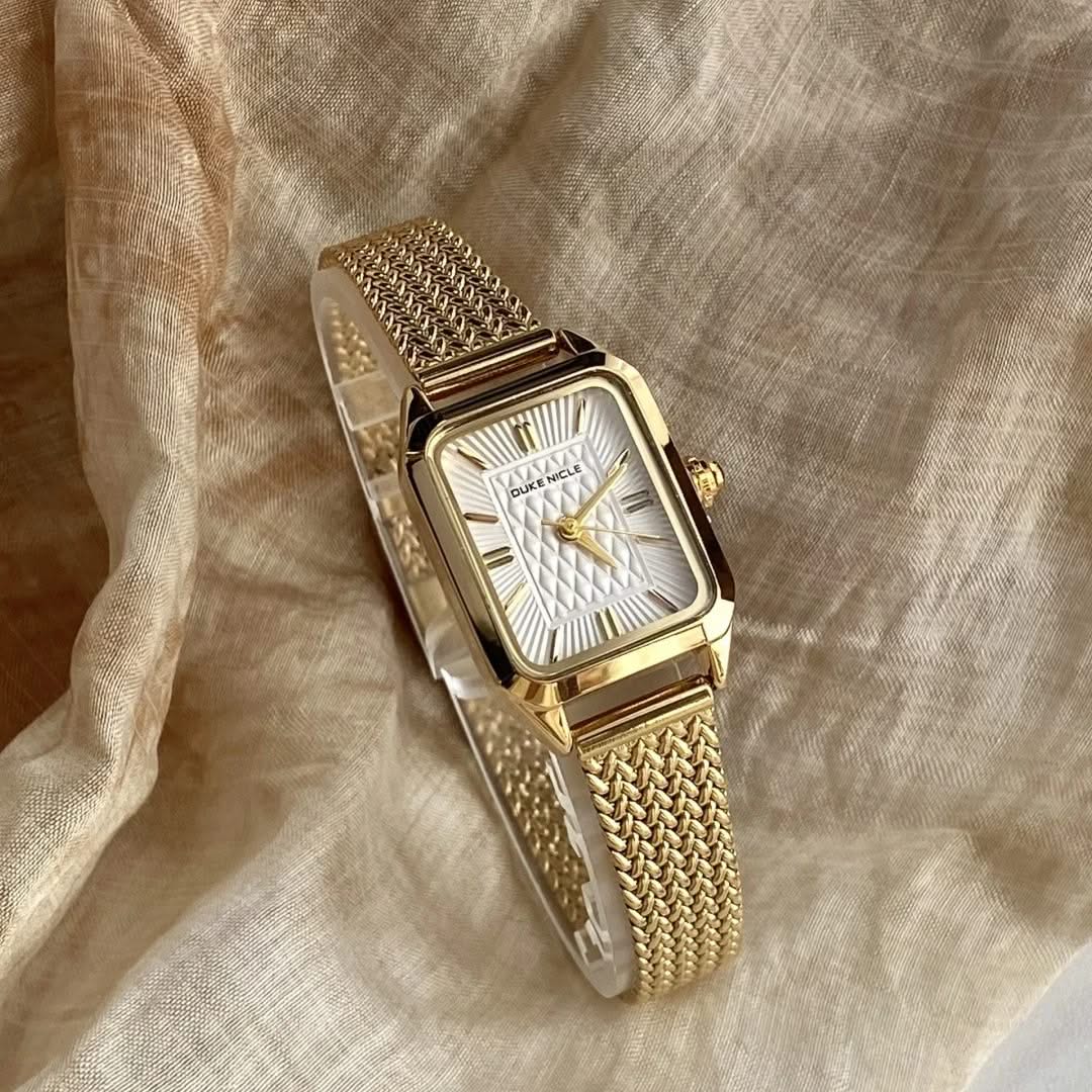 Elegant Estella women's wristwatch, perfect daily accessory with a classic, sleek design and adjustable fit.