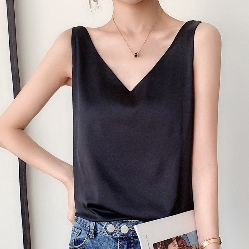Women's everyday tank top, relaxed fit for ultimate comfort. Versatile sleeveless casual wear.