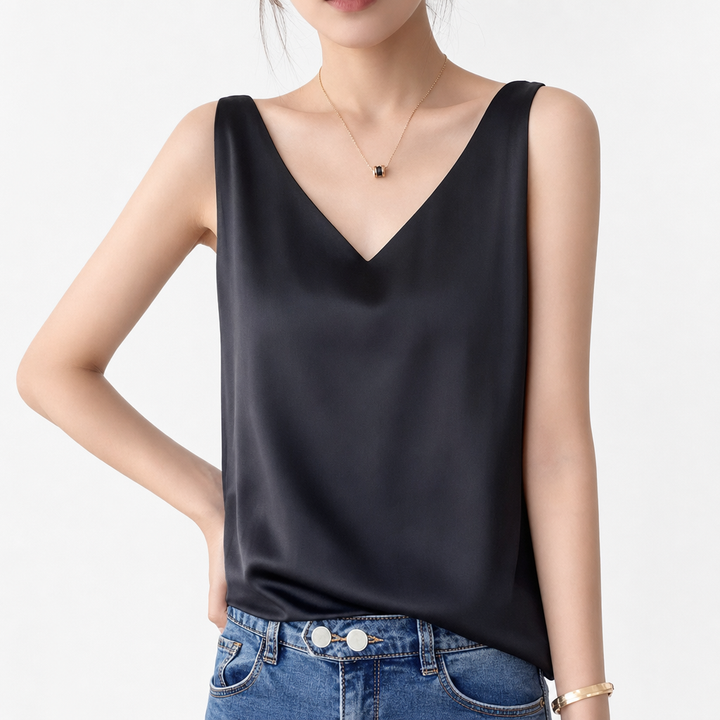 Versatile women's tank top, relaxed fit for effortless everyday style. Casual sleeveless summer top.