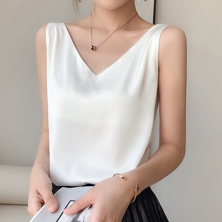 Stylish women's clothing: relaxed fit tank top, sleeveless for comfortable summer fashion.