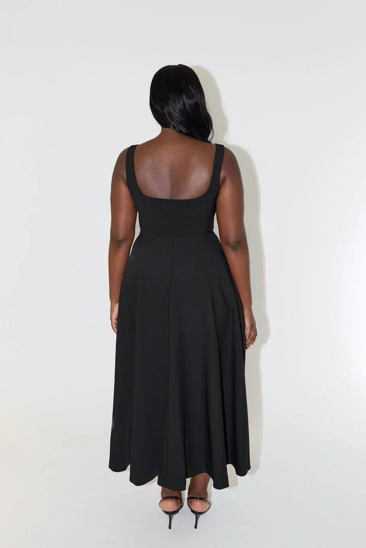 Versatile women's flattering midi dress, featuring a sophisticated square neck design.