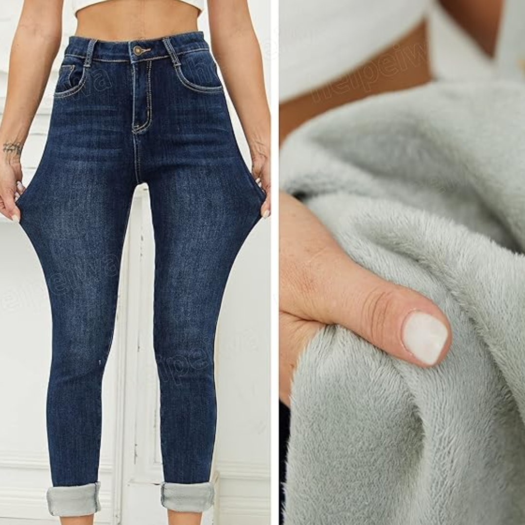 Comfortable women's fleece-lined skinny jeans, providing excellent thermal insulation for winter.