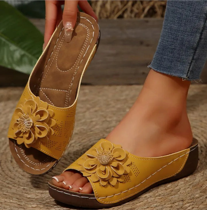 Versatile women's floral comfort slide sandals, great for beach, casual outings, spring.