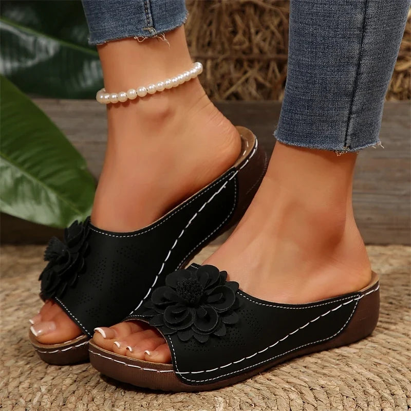 Casual slip-on floral sandals, women's beach shoes, perfect for summer and easy wear.