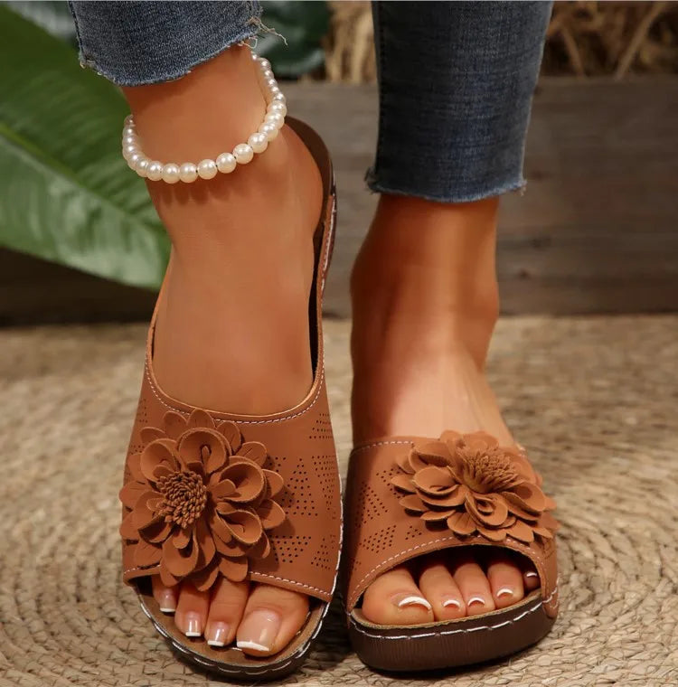 Easy wear women's floral slide sandals, ultimate comfort for summer, slip-on style.