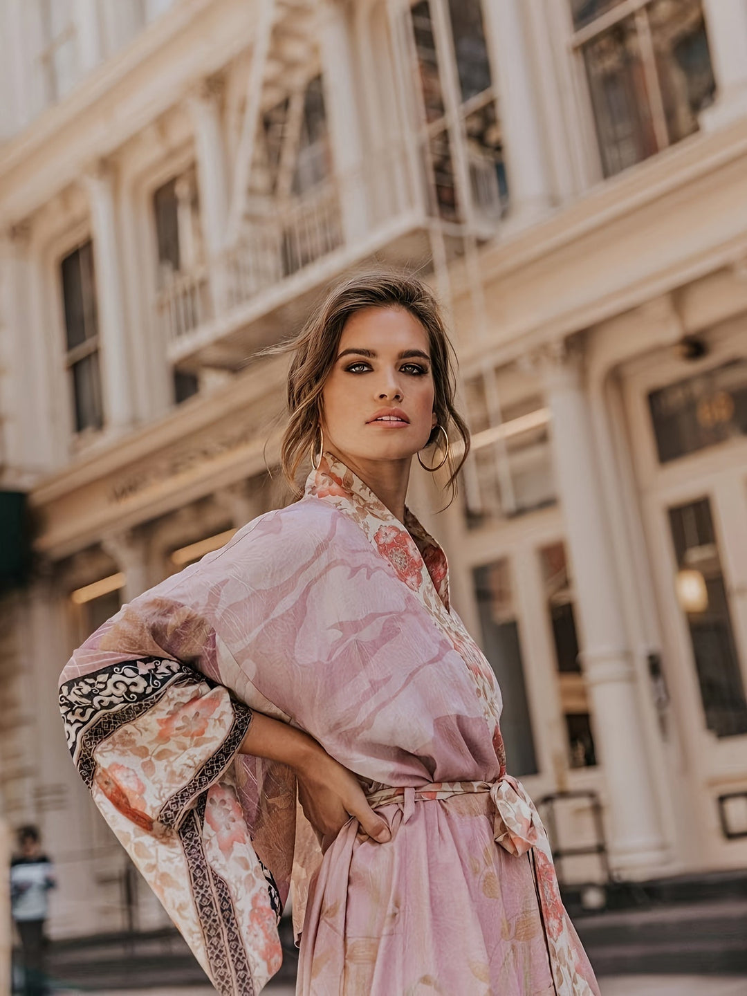 Versatile women's floral print kimono, ideal for resort wear, beach, or elegant summer fashion.