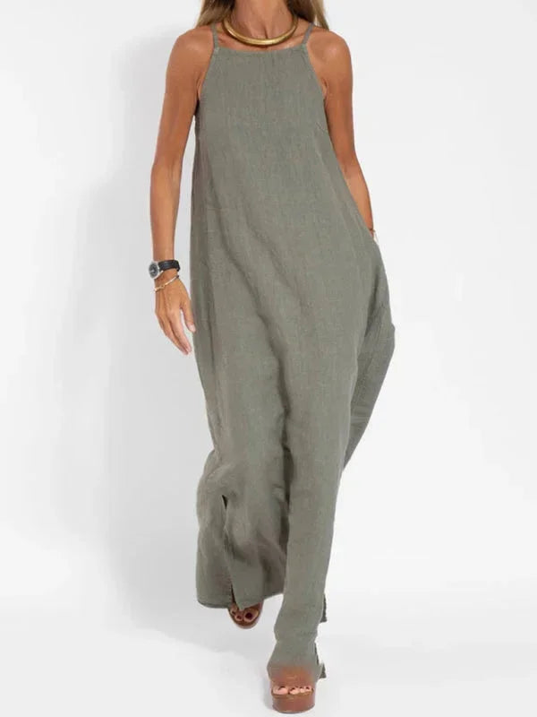 Relaxed fit women's sleeveless maxi dress, perfect as vacation wear or a comfortable beach dress.