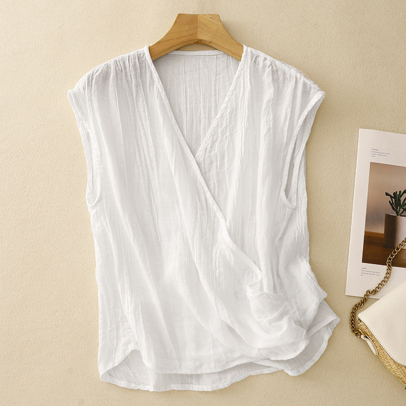 Elegant women's sleeveless summer top, flowy and comfortable, suitable for beachwear, vacation, or casual outings.