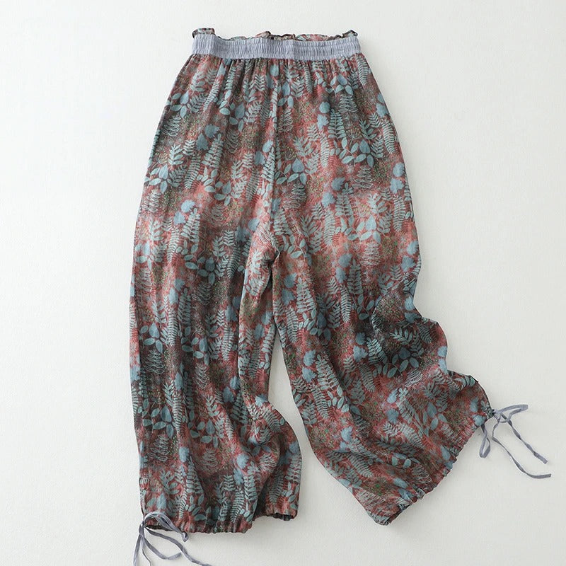 Patterned women's casual wide-leg pants. Effortlessly comfortable leisure wear, ideal for summer fashion & relaxing.