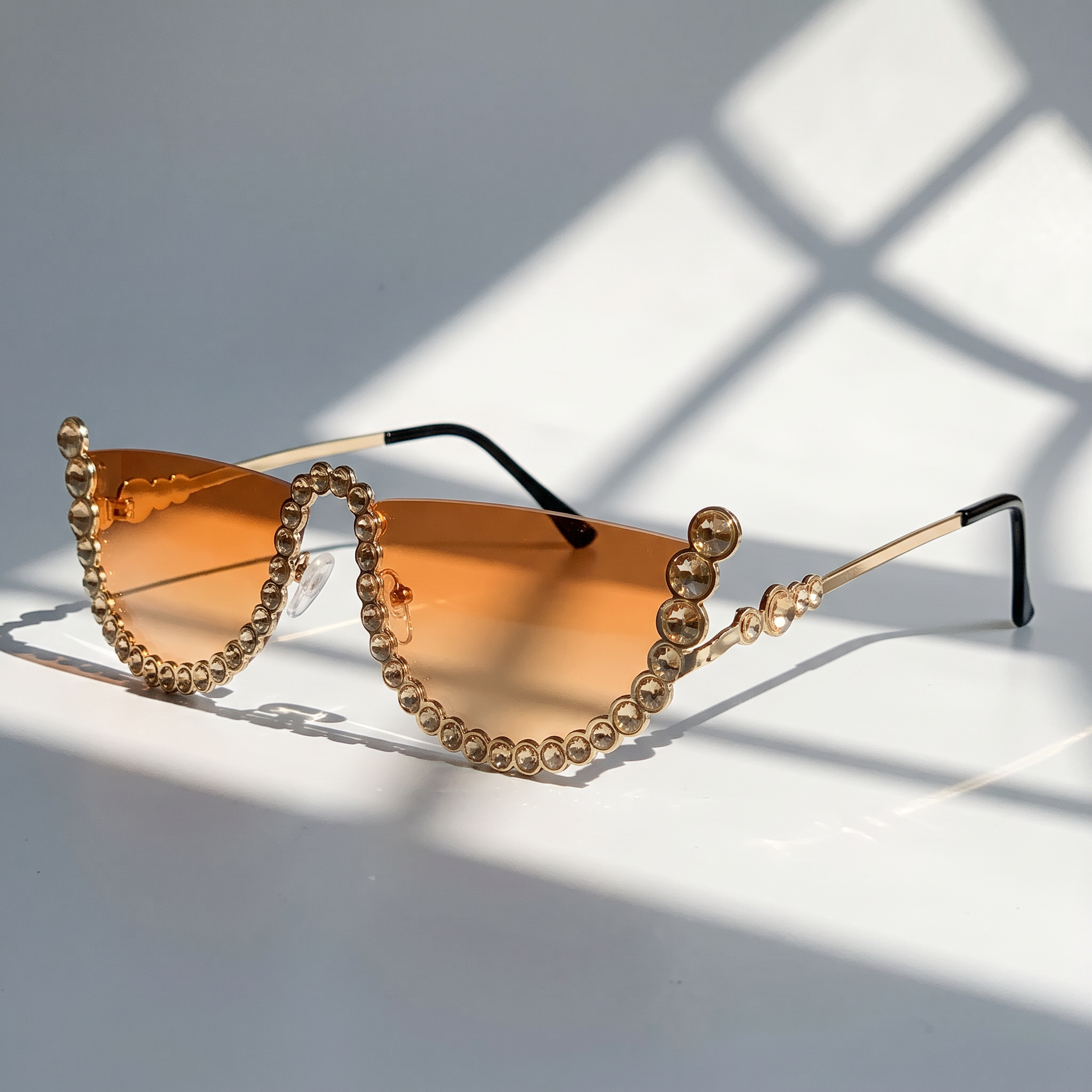 Elegant women's frameless oval sunglasses with UV400 lenses. Lightweight, fashionable eyewear.