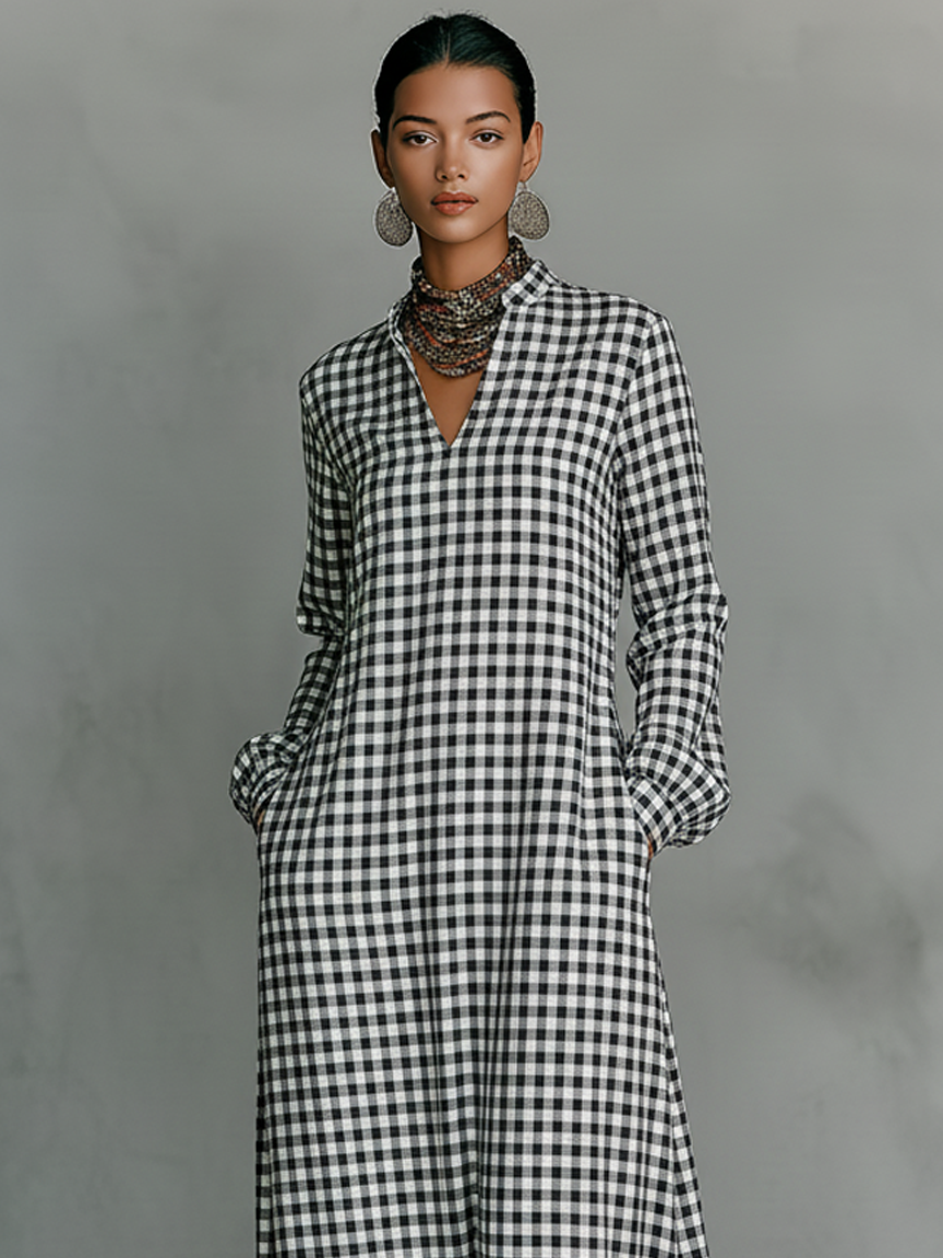 Casual women's gingham maxi dress with V-neck, long sleeves, and practical pockets, ideal for everyday wear.