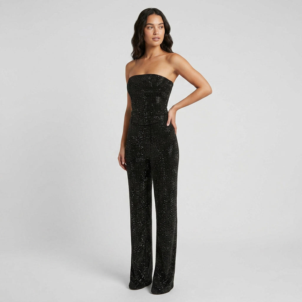Sparkly women's glitter crop top, ideal for a night out. Part of a high-waist jeans fashion set.