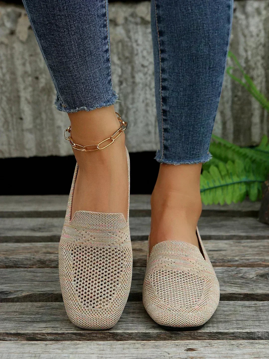 Elegant & comfortable Gloria women's orthopedic walking shoes, featuring cushioning and stable design.