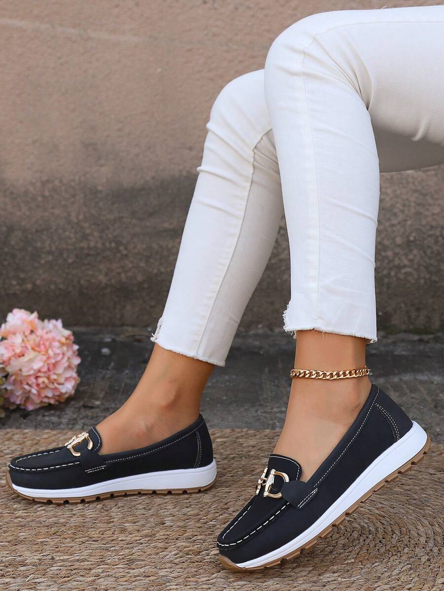 Slip-on women's flatform loafers with a distinctive gold chain. Round toe design for a modern yet comfortable look.