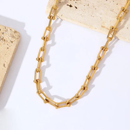 Complete women's gold link chain jewelry set: necklace & bracelet. Gold-plated stainless steel, elegant design.