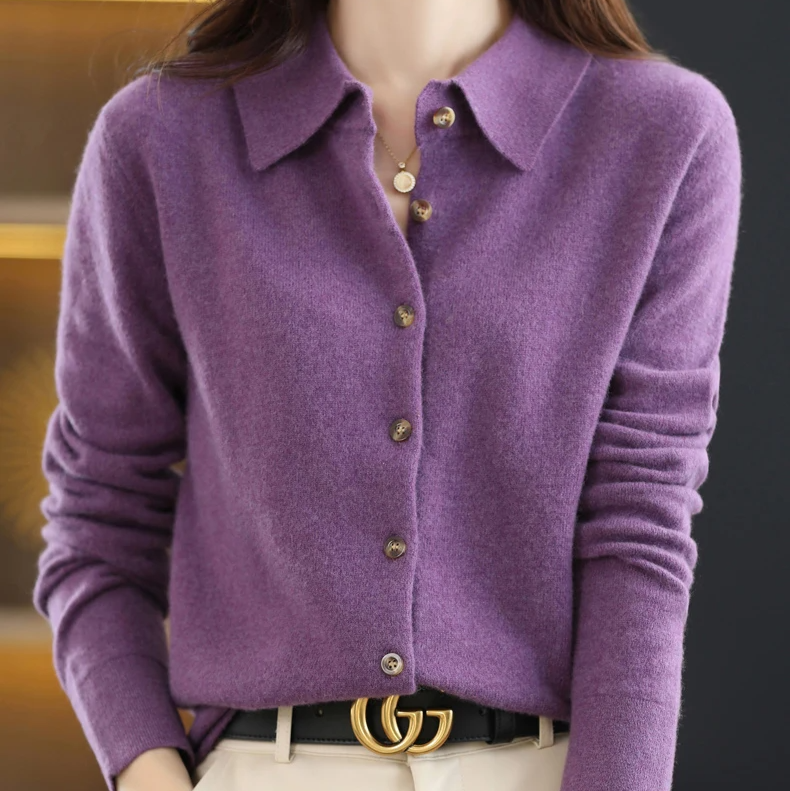 Elegant women's Grace button-up shirt in classic style. Comfortable long sleeve top for versatile fashion.