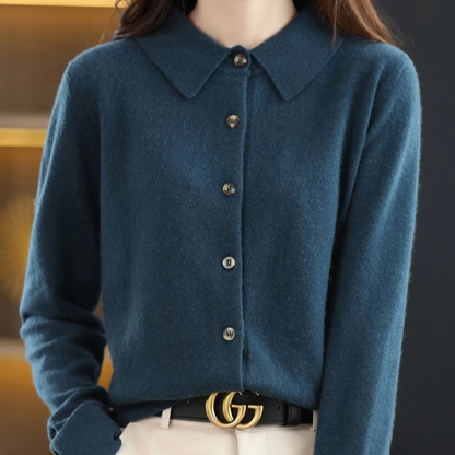 Comfortable women's button-up shirt, Grace style. Long sleeve top, perfect for versatile weekend or workday wear.