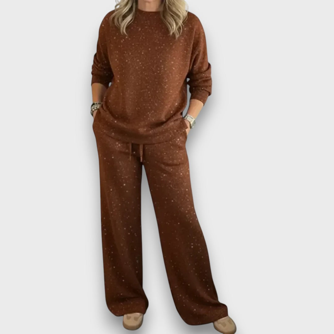 Soft fabric Hadley women's loungewear set. A comfortable two-piece with relaxed fit, ideal for cozy evenings.