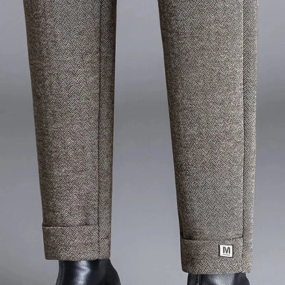 Versatile women's herringbone pants; tailored fit, high waist. Great for office, casual outings, or evening wear.