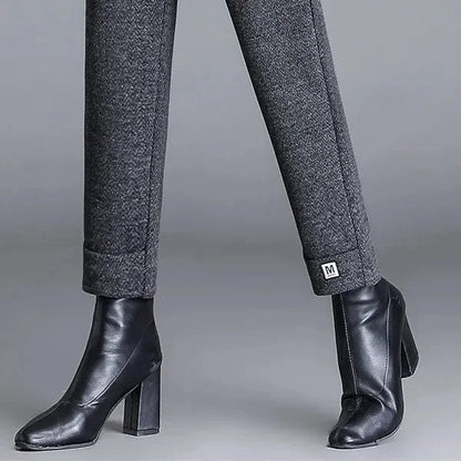 Elegant women's herringbone tailored trousers featuring an elastic high waist for comfort and a flattering fit.