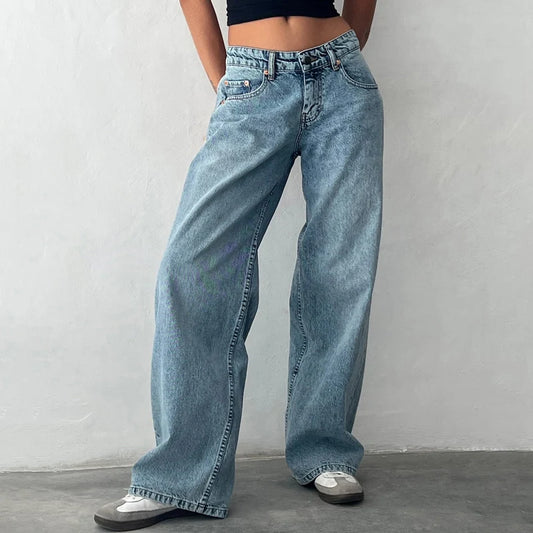 Women's high-rise flowing jeans with a relaxed fit. Stylish and comfortable everyday casual pants.