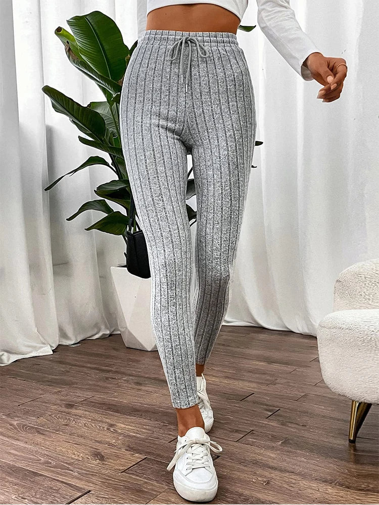 Versatile women's high-rise ribbed leggings, combining trendy design with ultimate comfort for any activity.