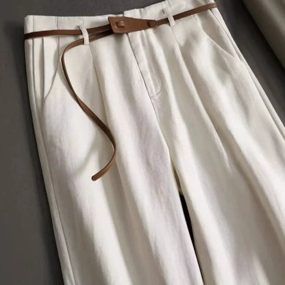 Elegant high-rise trousers for women, sophisticated & professional. Perfect for a polished outfit.
