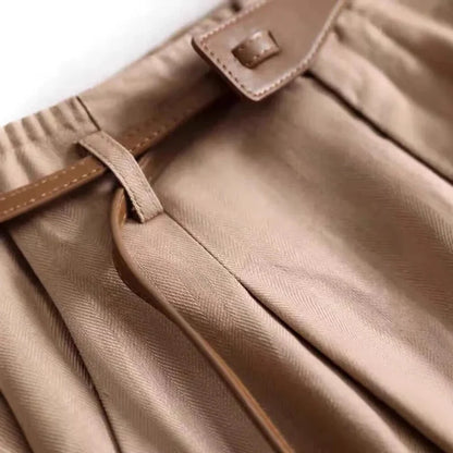 Stylish high-rise women's pants, versatile for effortless chic. Polished for any professional setting.