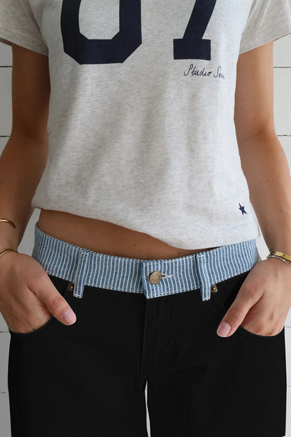 Flattering high-rise wide-leg women's jeans, fashionable denim casual pants designed for comfort.
