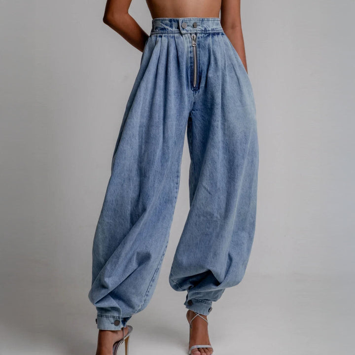 Women's high-waist balloon-leg trousers in blue, offering a stylish and comfortable relaxed fit for modern fashion.