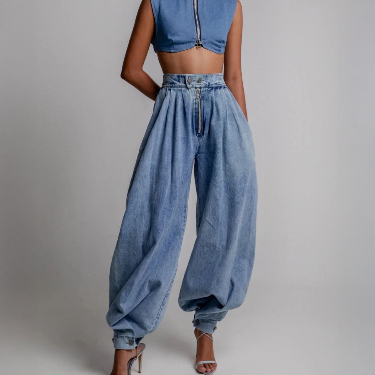 Stylish blue high-waist balloon-leg pants for women. Enjoy a relaxed fit and casual chic comfort for everyday wear.