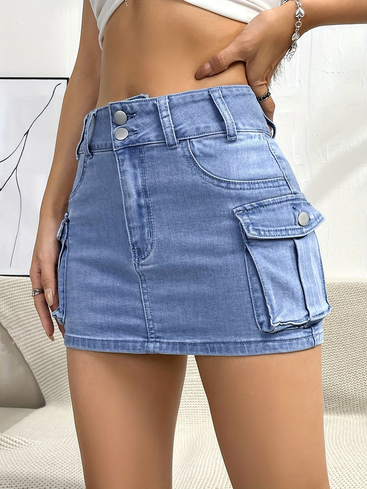 Trendy women's cargo mini skirt with functional pockets. High waist design for a chic street style.