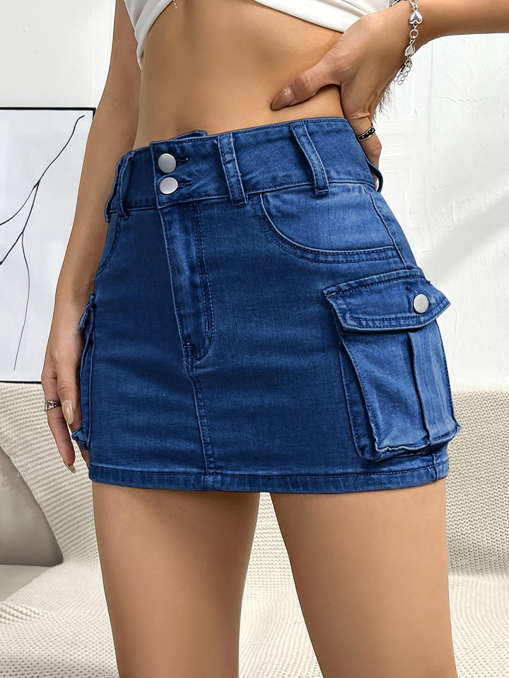 Black women's high waist cargo mini skirt. Versatile street style fashion with a modern fit.