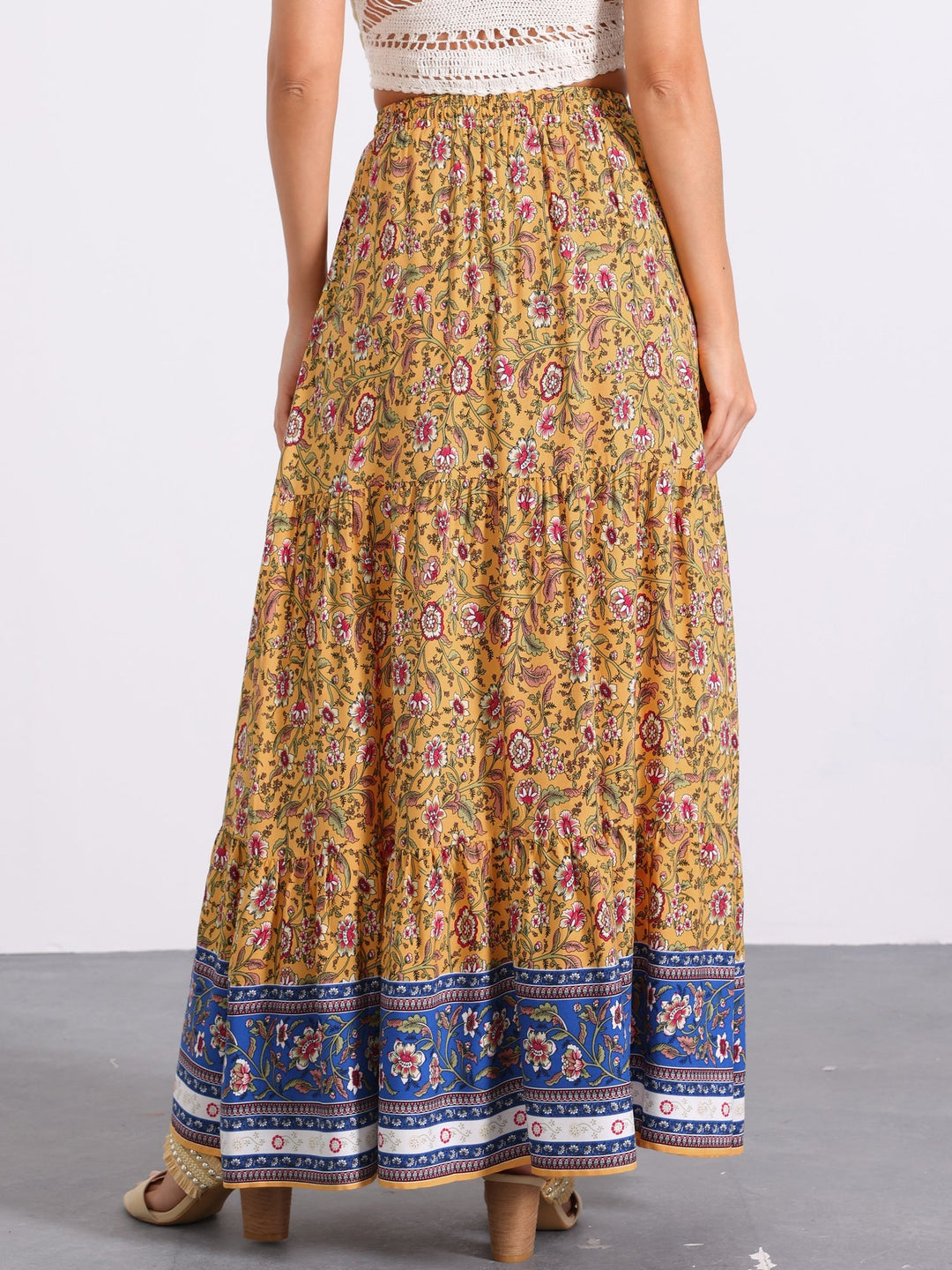 Casual summer look: high waist printed maxi skirt, flowing and comfortable with a side slit.