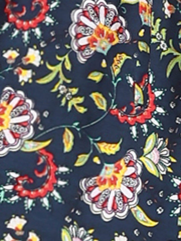 Summer essentials: high waist printed maxi skirt, flowing fabric, and a fashionable side slit.